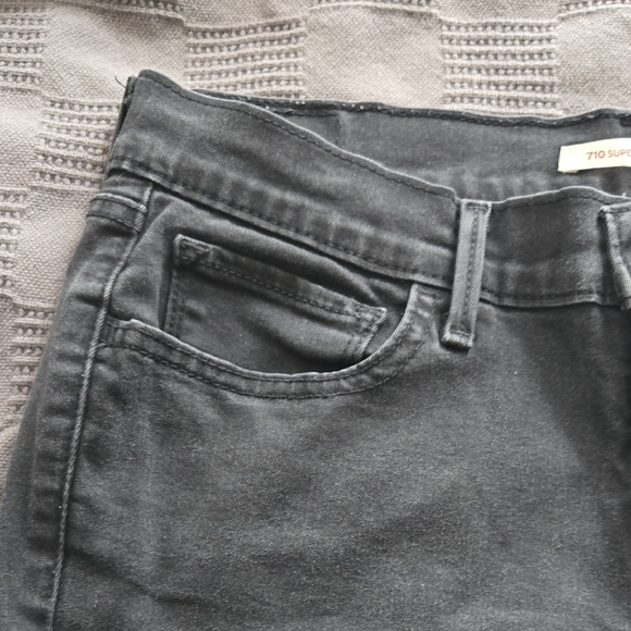 Levi's Charcoal Women's Skinny Jeans - Picture 3 of 12